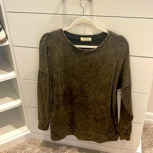 Zenana Brand Size Medium stretchy & slightly Dolman Sleeve. Long Sleeve Shirt.
